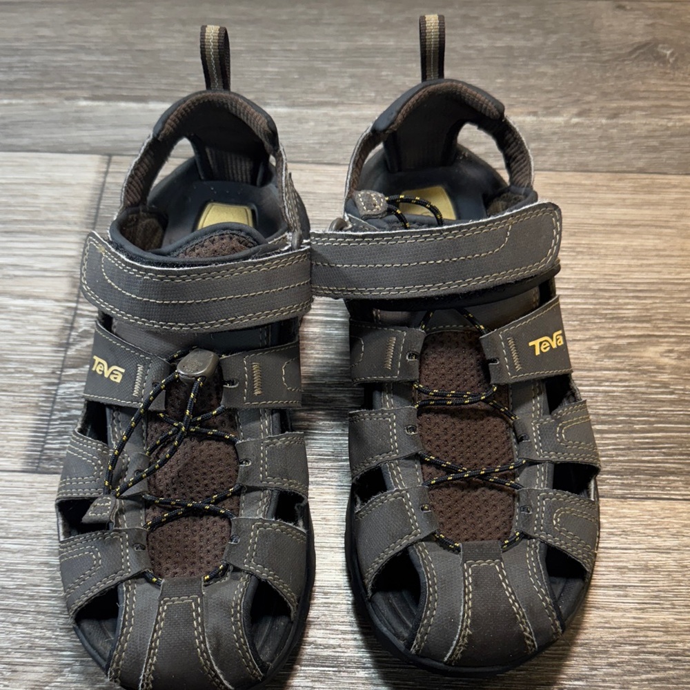 Teva men’s Sandals size 8 (s99)